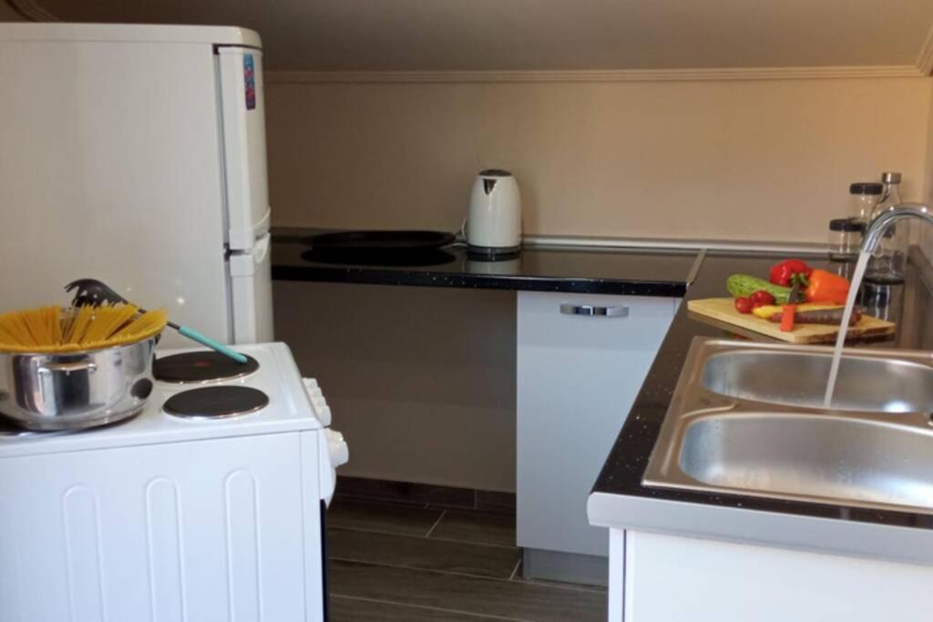 Aretoysa Center Luxury Suites 2 Néa Péramos Zewnętrze zdjęcie