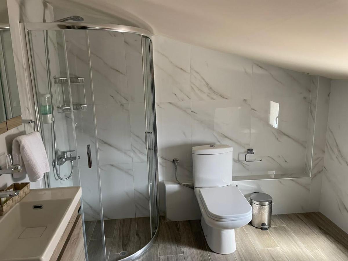 Aretoysa Center Luxury Suites 2 Néa Péramos Zewnętrze zdjęcie