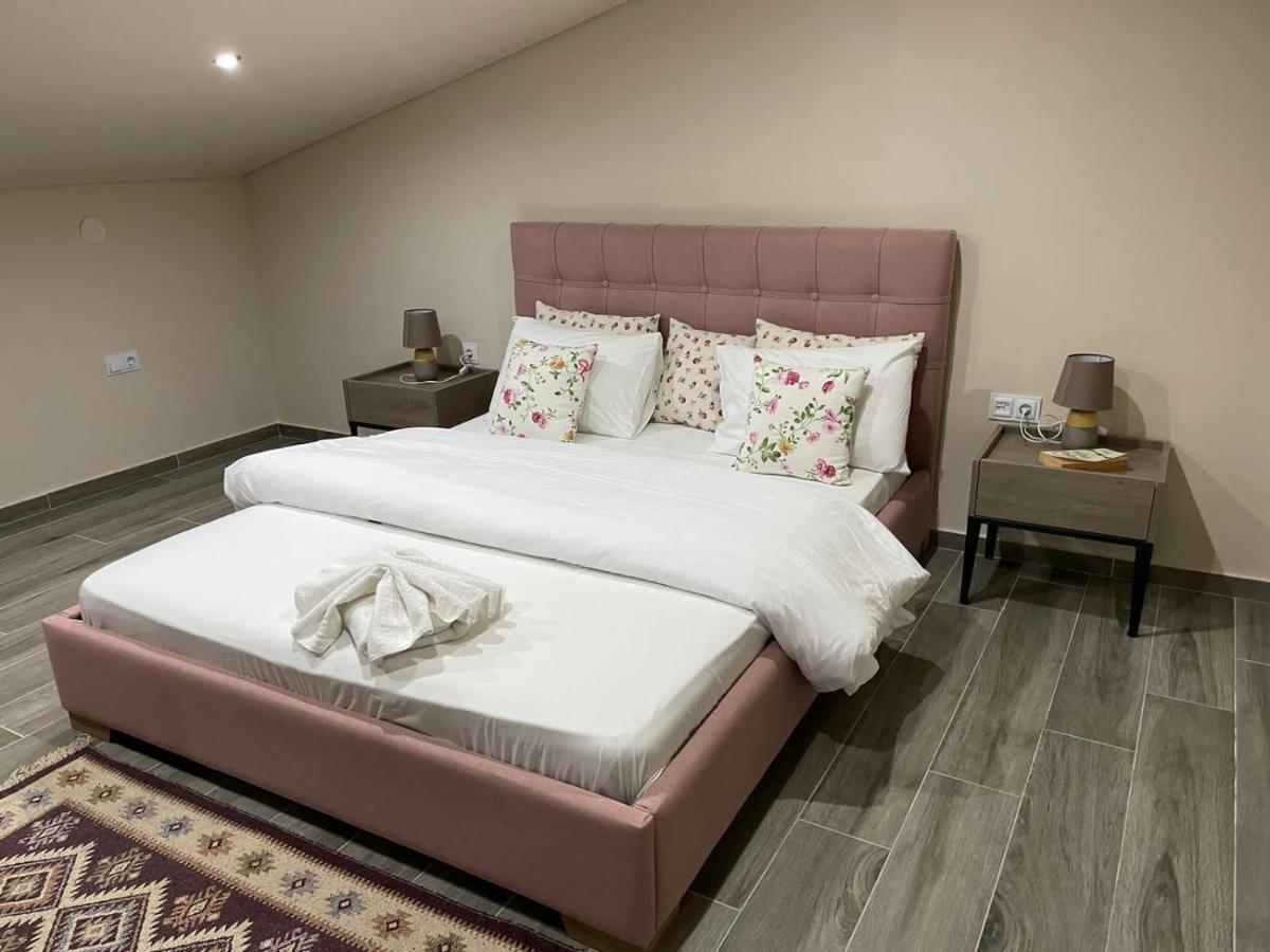 Aretoysa Center Luxury Suites 2 Néa Péramos Zewnętrze zdjęcie